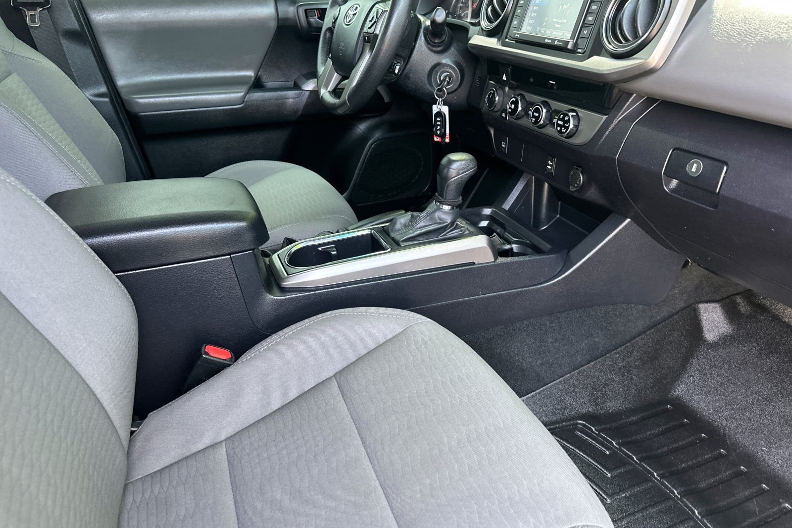 Used 2017 Silver Toyota SR5 image 15