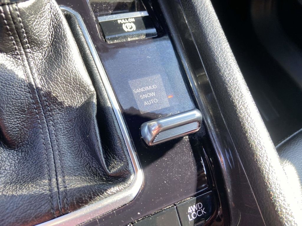 Used 2024 Gray Jeep Latitude image 24