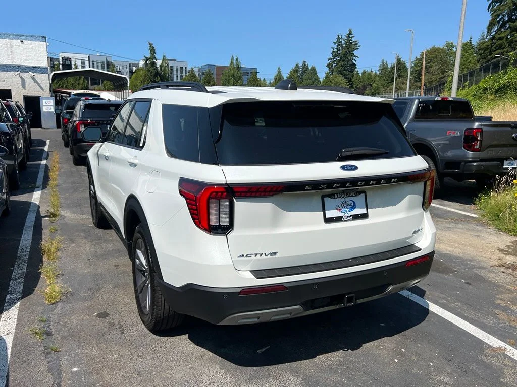 New 2026 Star White Metallic Tri-Coat Ford Active image 9