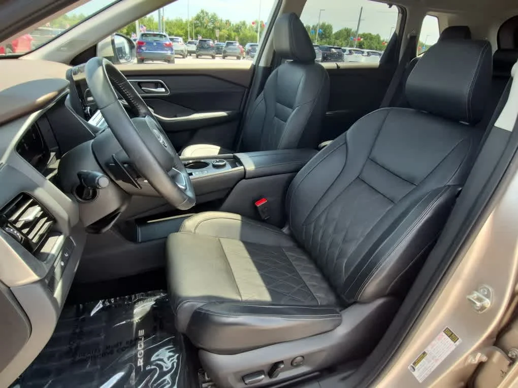 Used 2022 Champagne Silver Metallic Nissan Platinum image 11