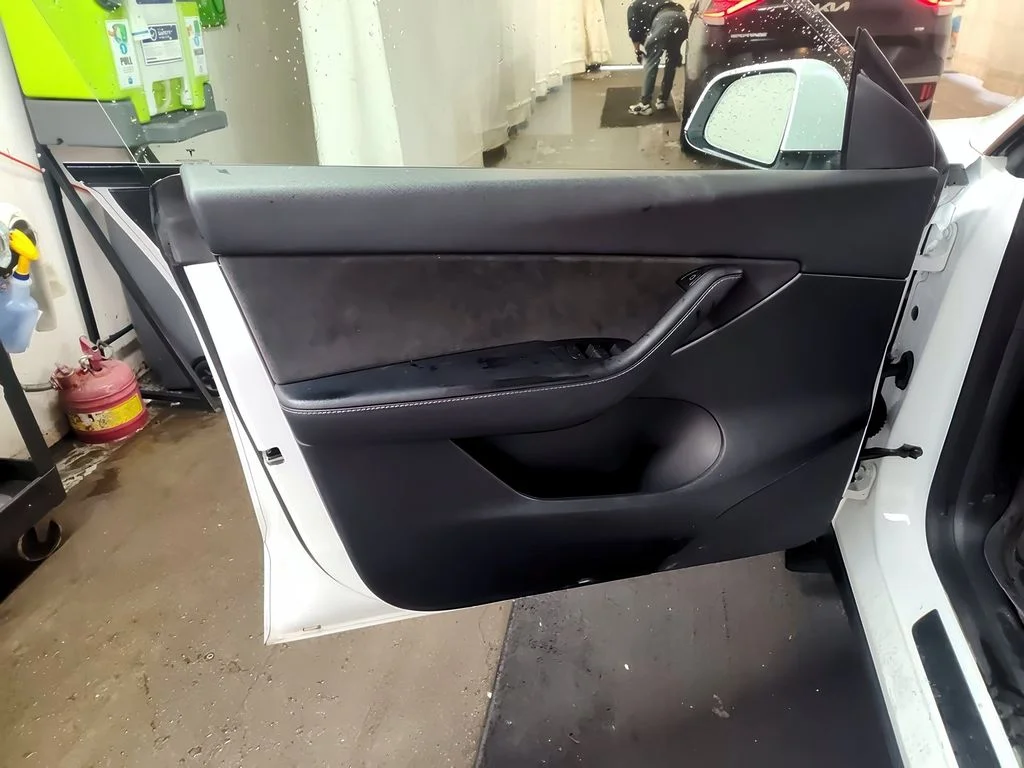 2022 Tesla Model Y Long Range - Photo 7