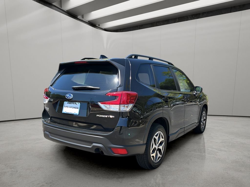 Used 2023 Crystal Black Silica Subaru Premium image 5