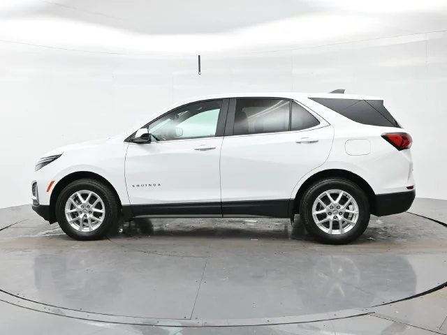 Used 2024 Summit White Chevrolet LT image 4