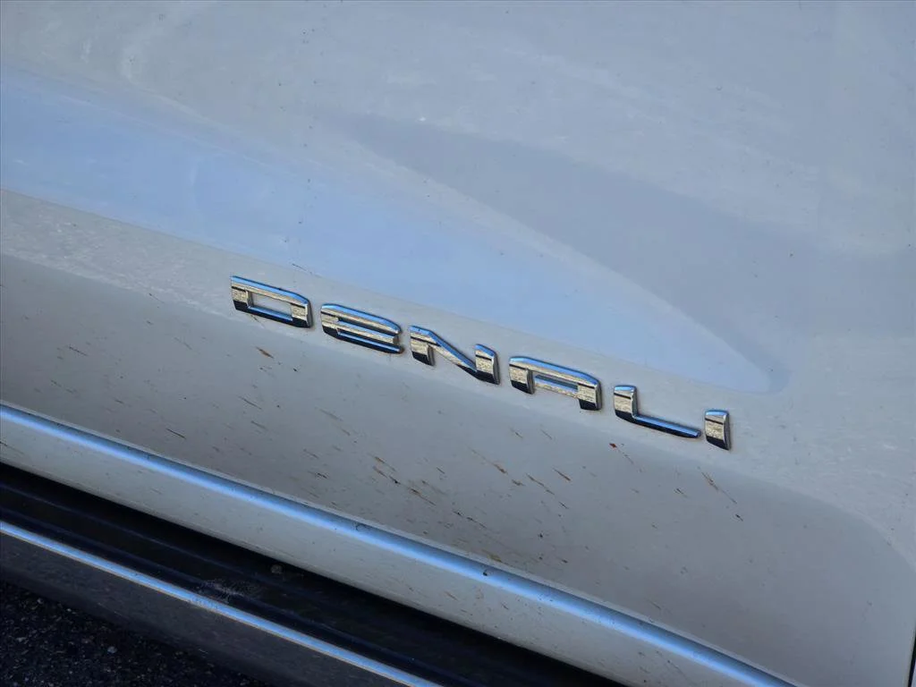Used 2021 WHITE FROST TRICOAT GMC Denali image 15