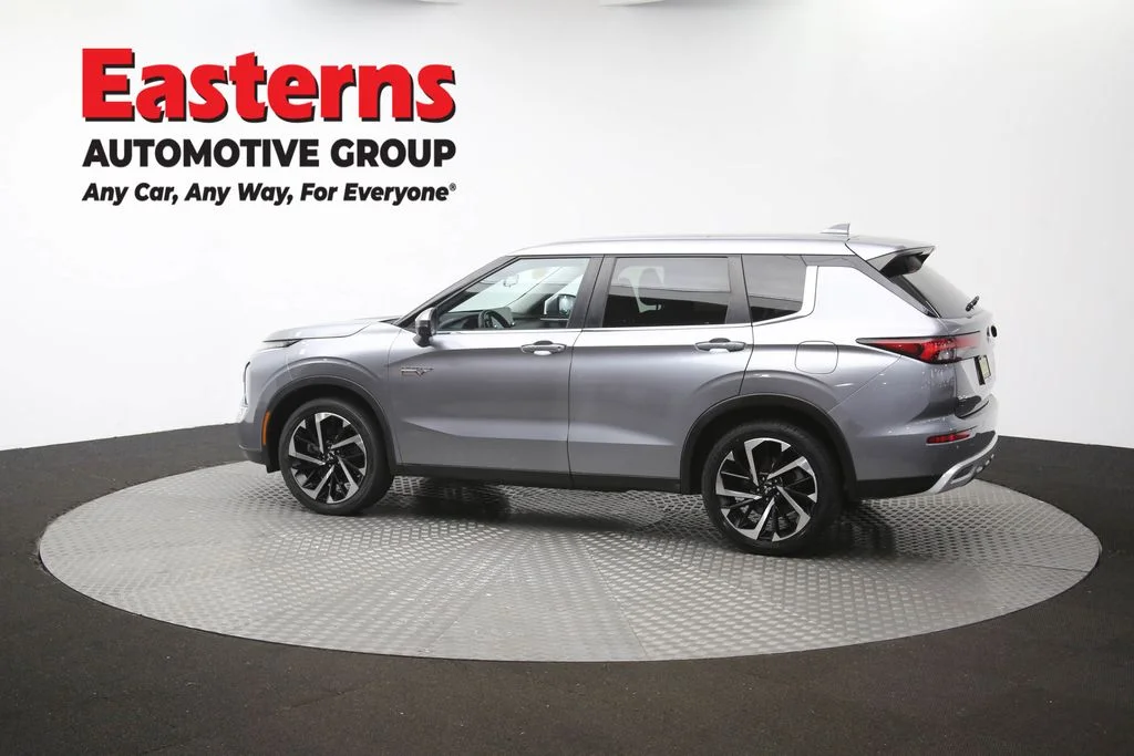 Used 2023 Silver Mitsubishi SE image 62
