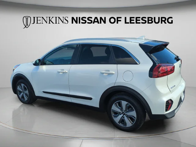 Used 2020 White Kia LX image 9
