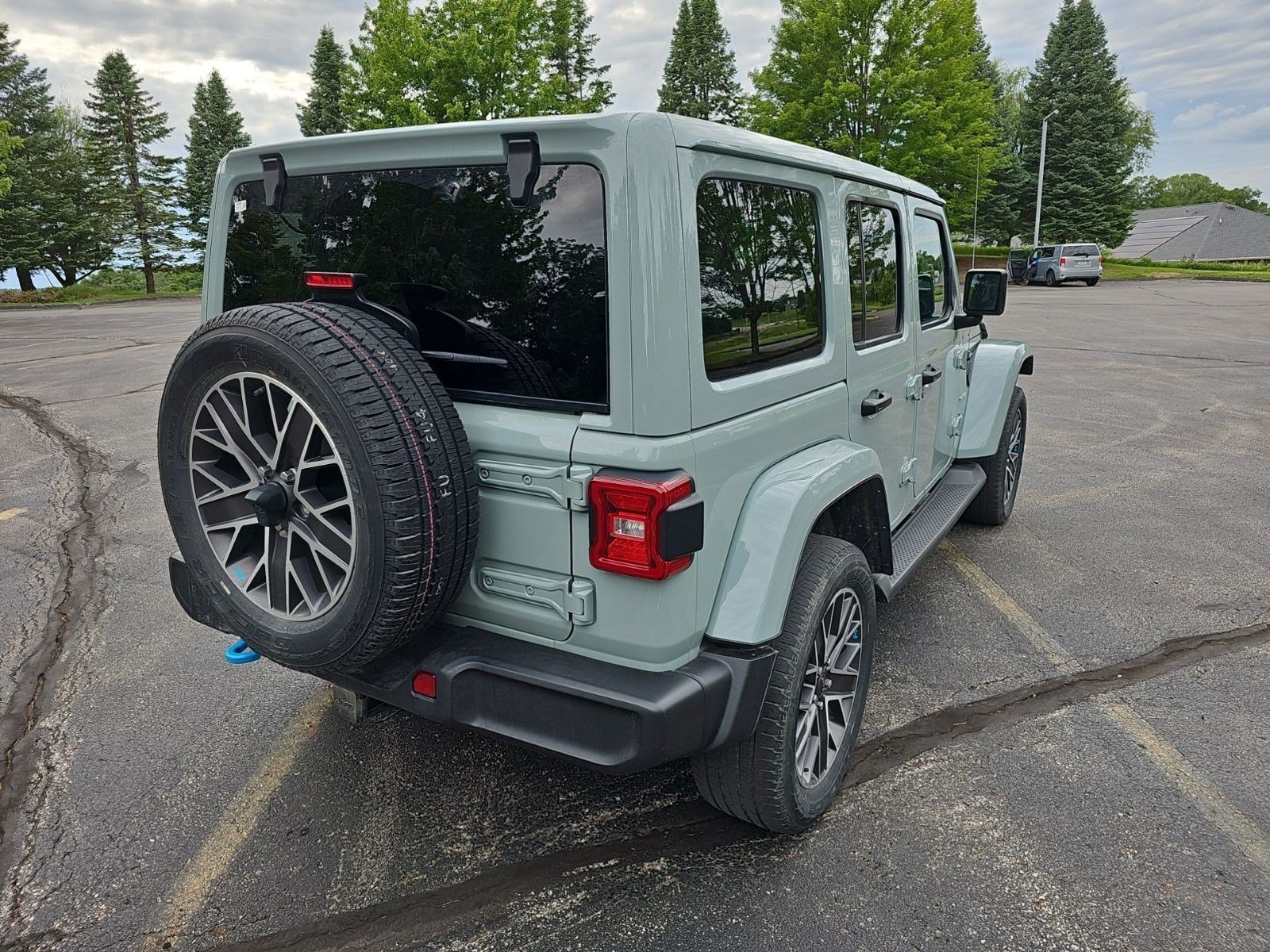Certified Used 2023 Earl Clearcoat Jeep Sahara image 5