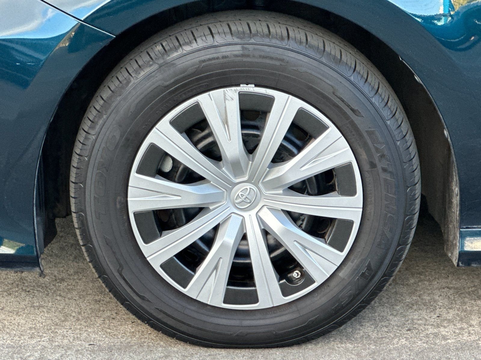 Used 2021 Aqua Toyota LE image 22