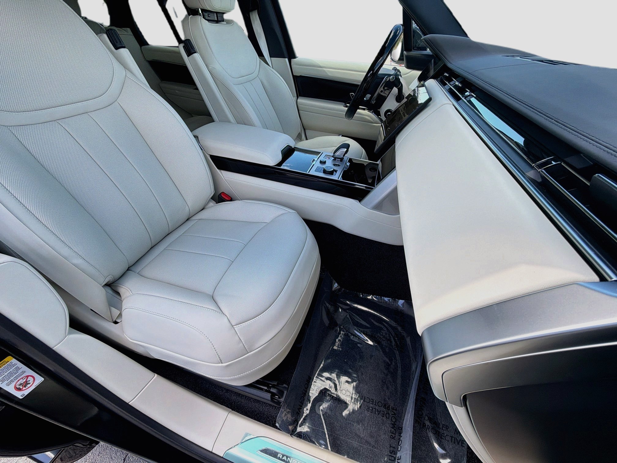 New 2027 Santorini Black LAND ROVER SE image 16