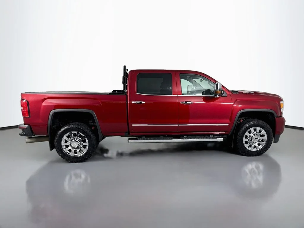Used 2019 Red Quartz Tintcoat GMC Denali image 8