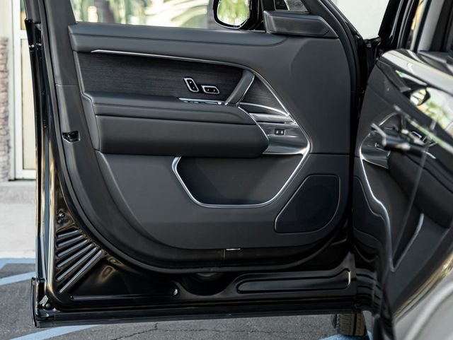 New 2026 Santorini Black Land Rover SE image 12