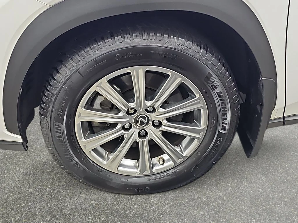 Used 2019 White Lexus 300h image 34