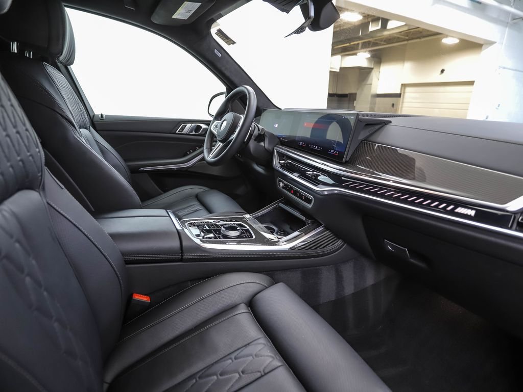 Used 2026 Black Sapphire Metallic BMW M60i image 38