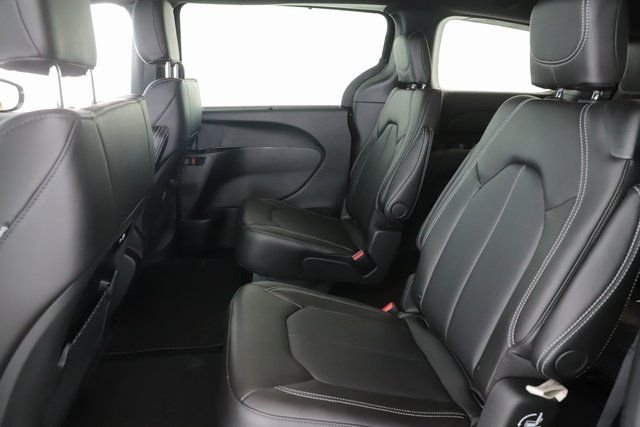 2026 Chrysler Pacifica Select - Photo 27