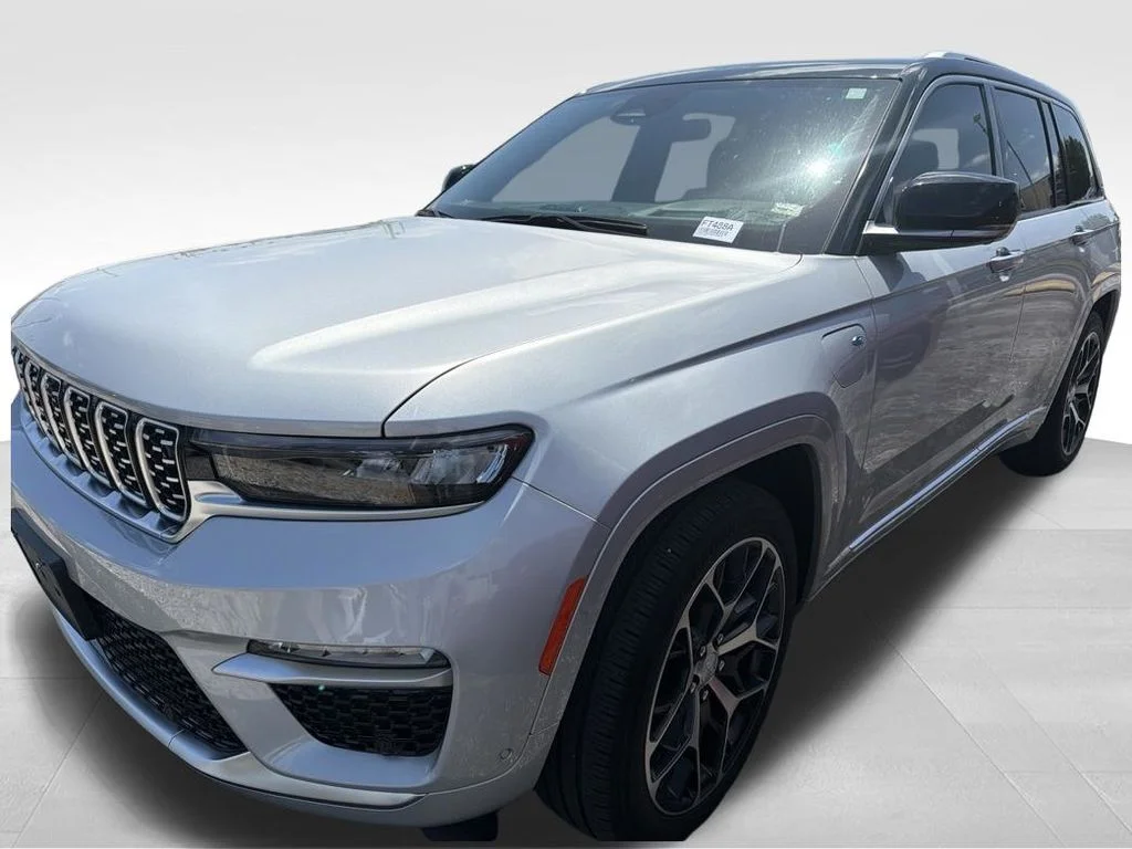 Used 2022 Silver Jeep Summit Reserve 4xe image 4