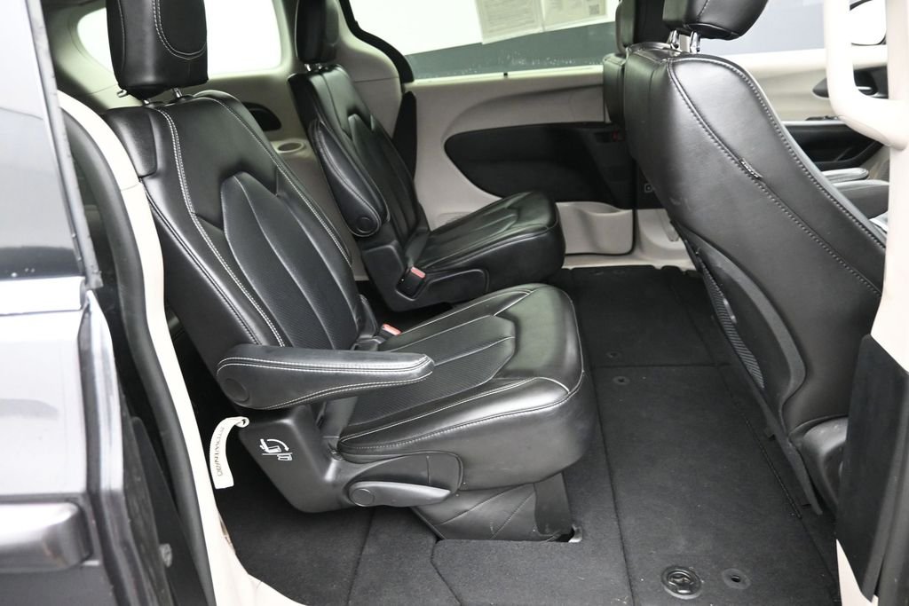 Used 2023 Gray Chrysler Touring L image 10