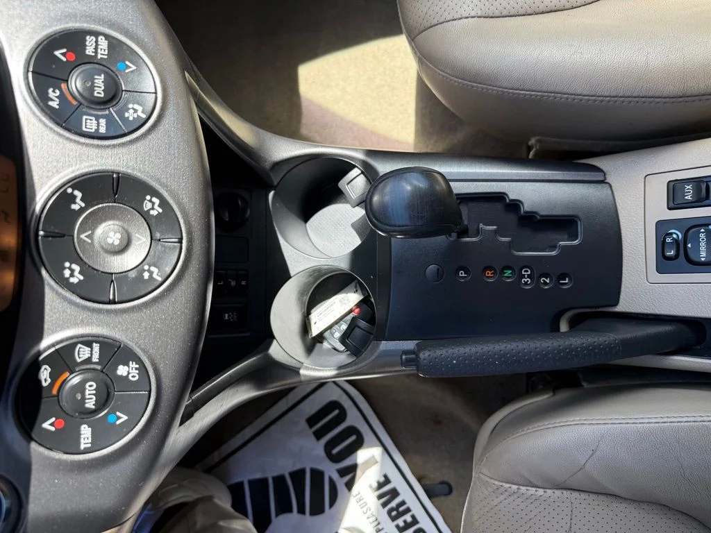 Used 2009  Toyota Limited image 19