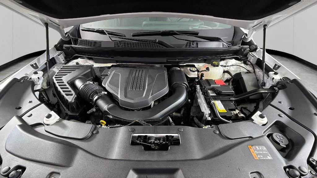 Used 2024 Summit White Chevrolet Z71 image 40