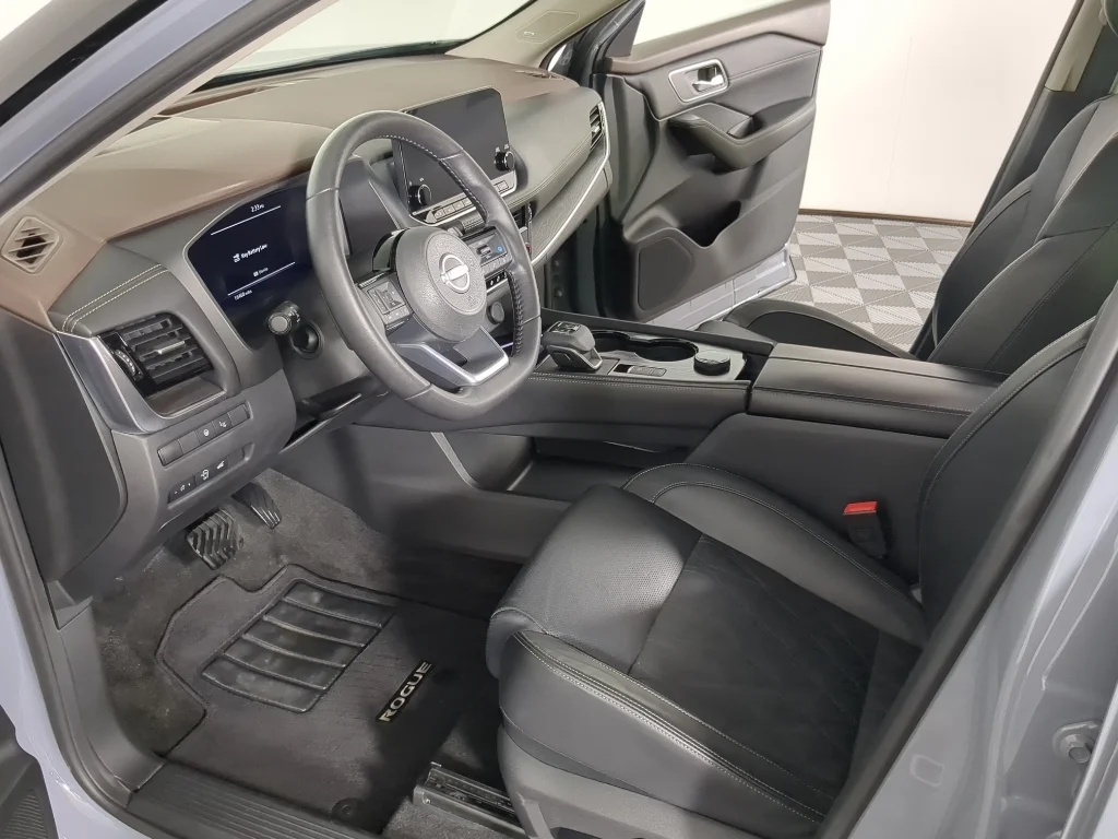 Certified Used 2023 Boulder Gray Pearl Nissan Platinum image 11