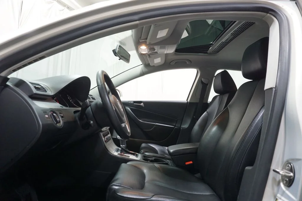 Used 2010 Silver Volkswagen Komfort image 22