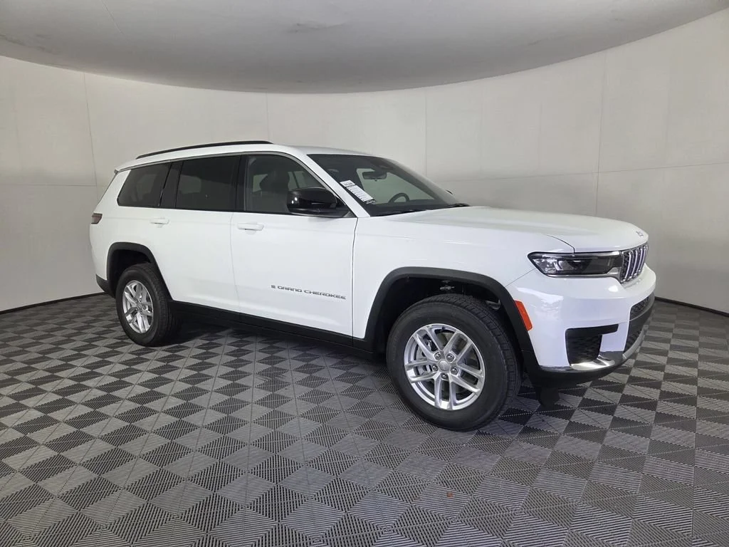 New 2026 Bright White Clear-Coat Exterior Paint Jeep Laredo X image 2