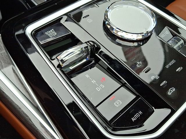 New 2026 Black Sapphire Metallic BMW 760i xDrive image 13