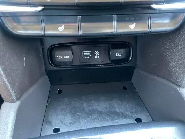 Used 2019 Black Hyundai SEL image 17