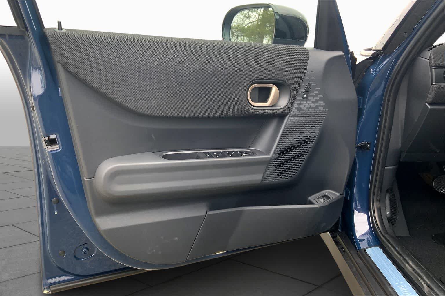 New 2026 Indigo Sunset Blue Metallic MINI Signature Plus image 10