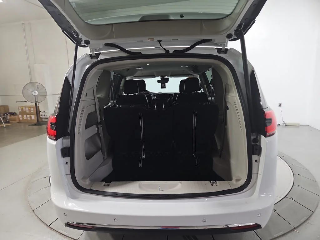 Used 2023 White Chrysler Touring L image 22