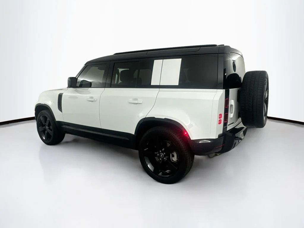Used 2025 White Land Rover X-Dynamic SE image 6