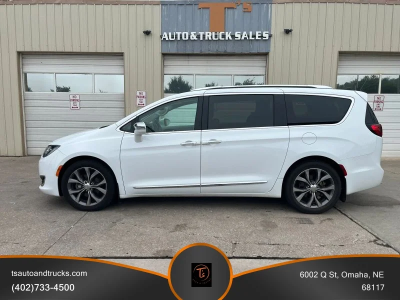 Used 2018 White Chrysler Limited Minivan 4D image 1