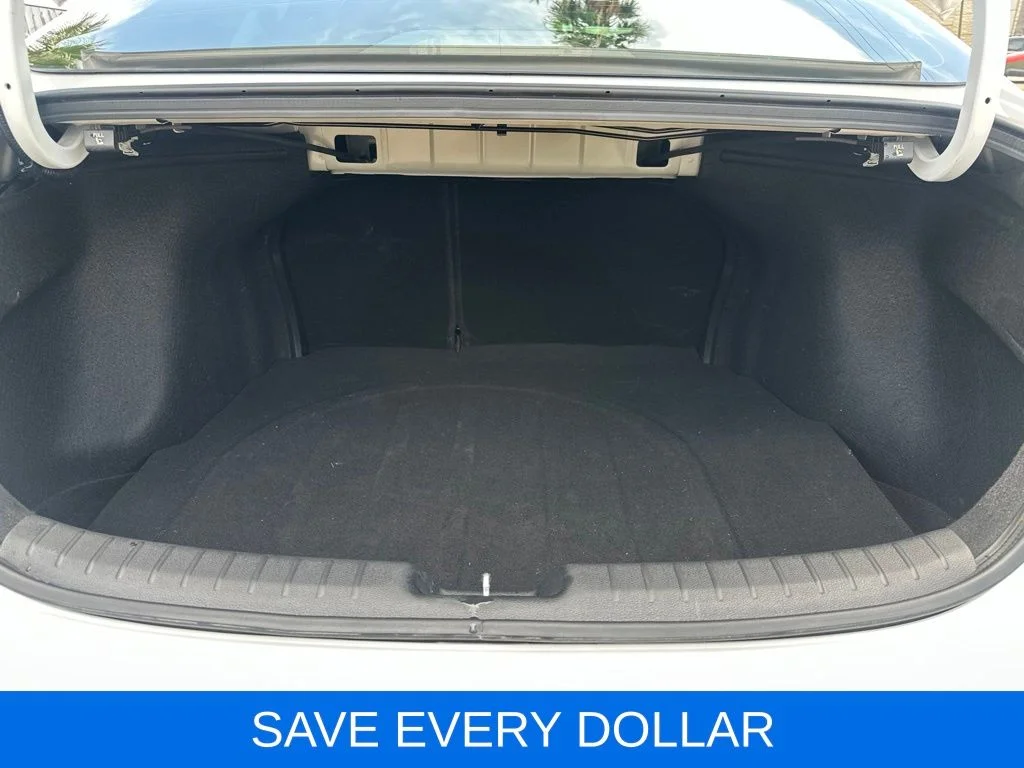 Used 2024 White Kia GT-Line image 6