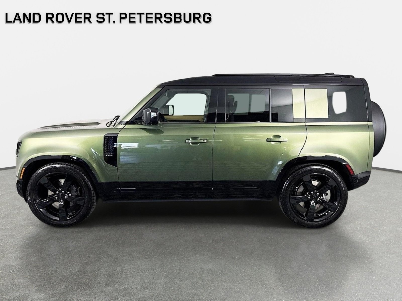 Used 2026 Green Land Rover X-Dynamic SE image 8
