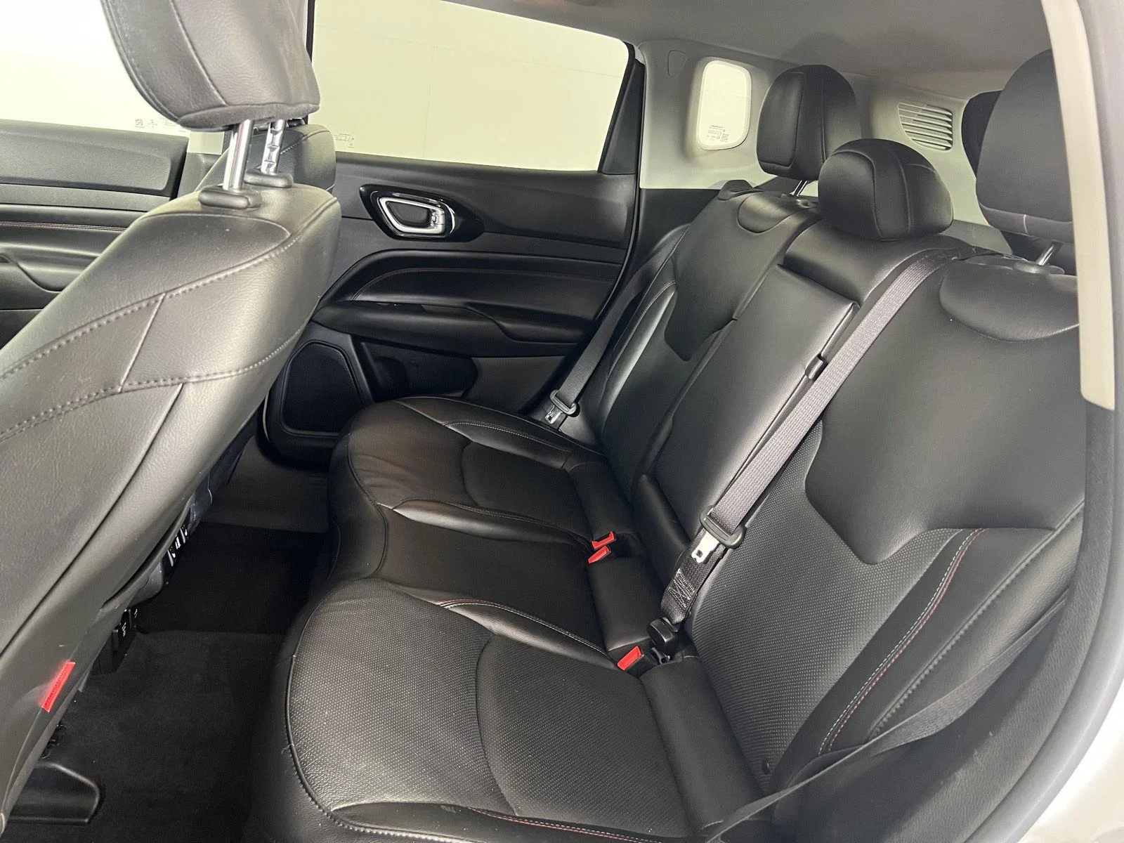 Used 2022  Jeep Trailhawk image 21