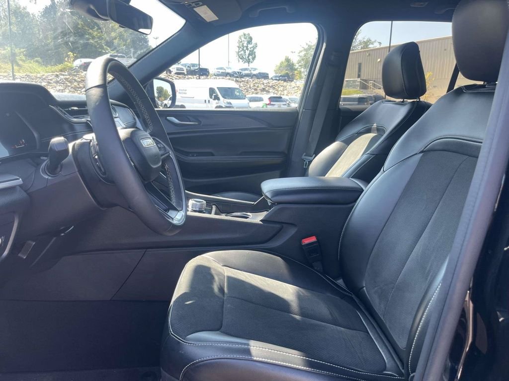 Used 2025 Black Jeep Altitude image 17