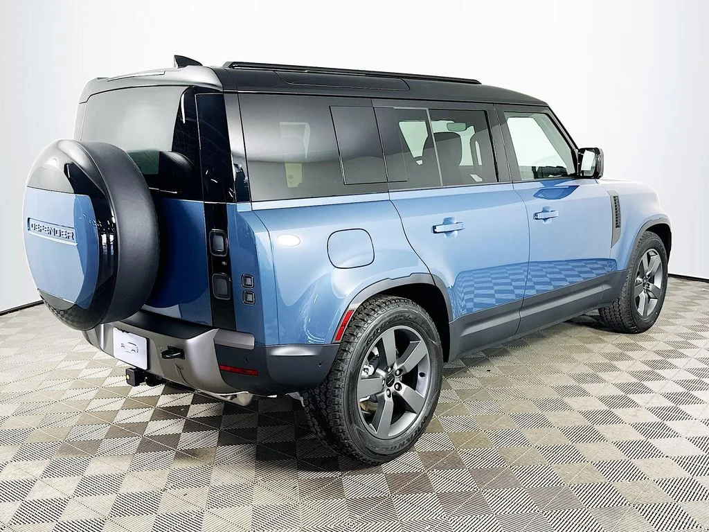 New 2026 Tasman Blue Metallic Land Rover S image 5
