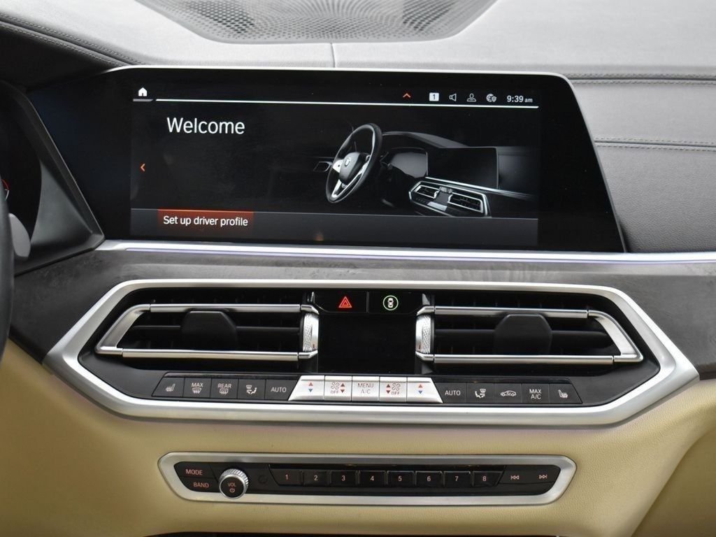 Used 2022 White Metallic BMW sDrive40i image 21