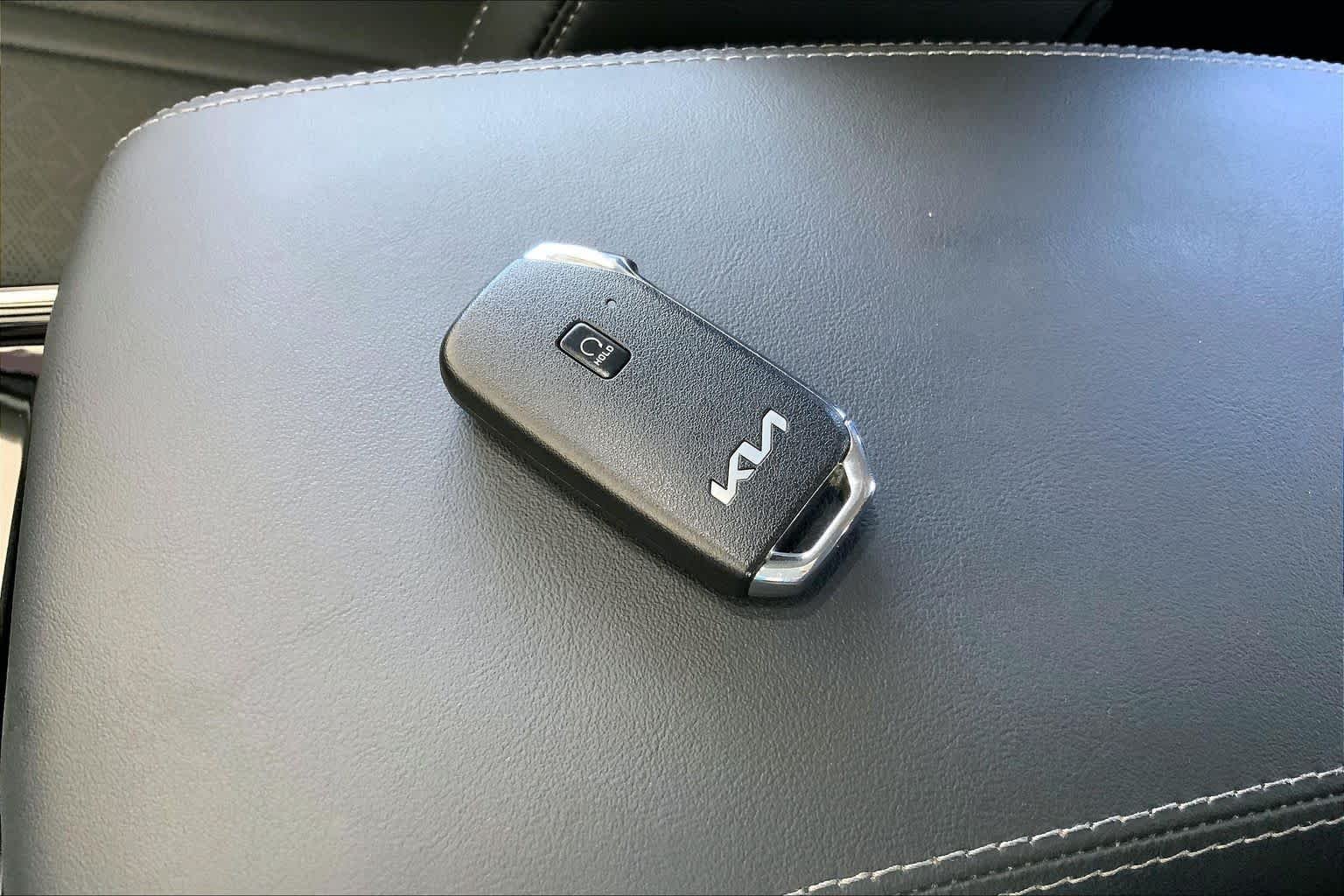 Used 2023 Glacial White Pearl Kia SX image 15