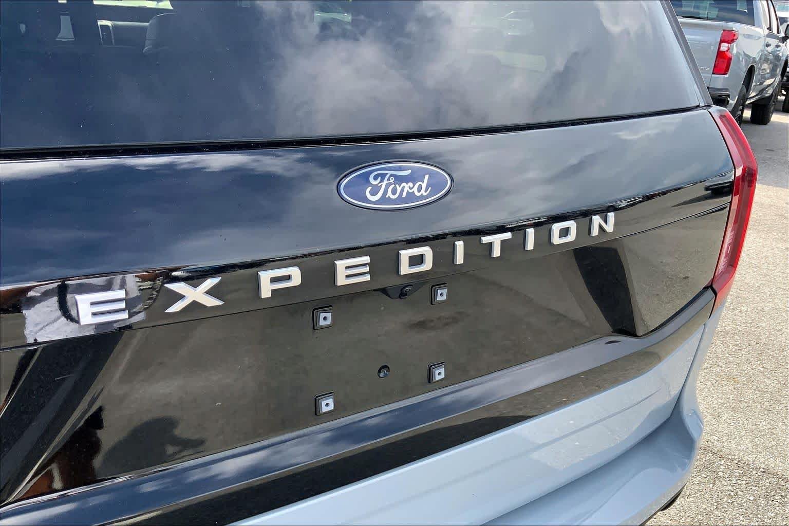 Certified Used 2025 Glacier Gray Metallic Ford Active image 30