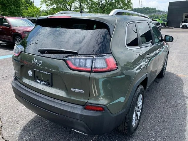 Used 2021 Green Jeep Latitude Lux image 7