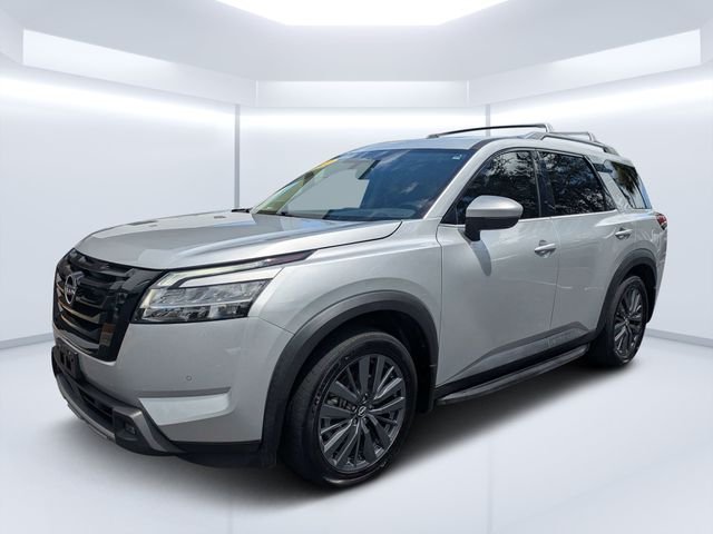 Used 2022 Silver Nissan SL image 7