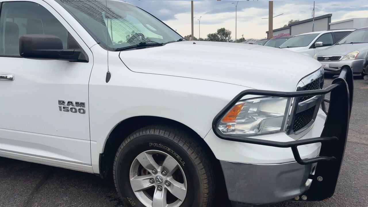 2016 Ram 1500 SLT photo 2