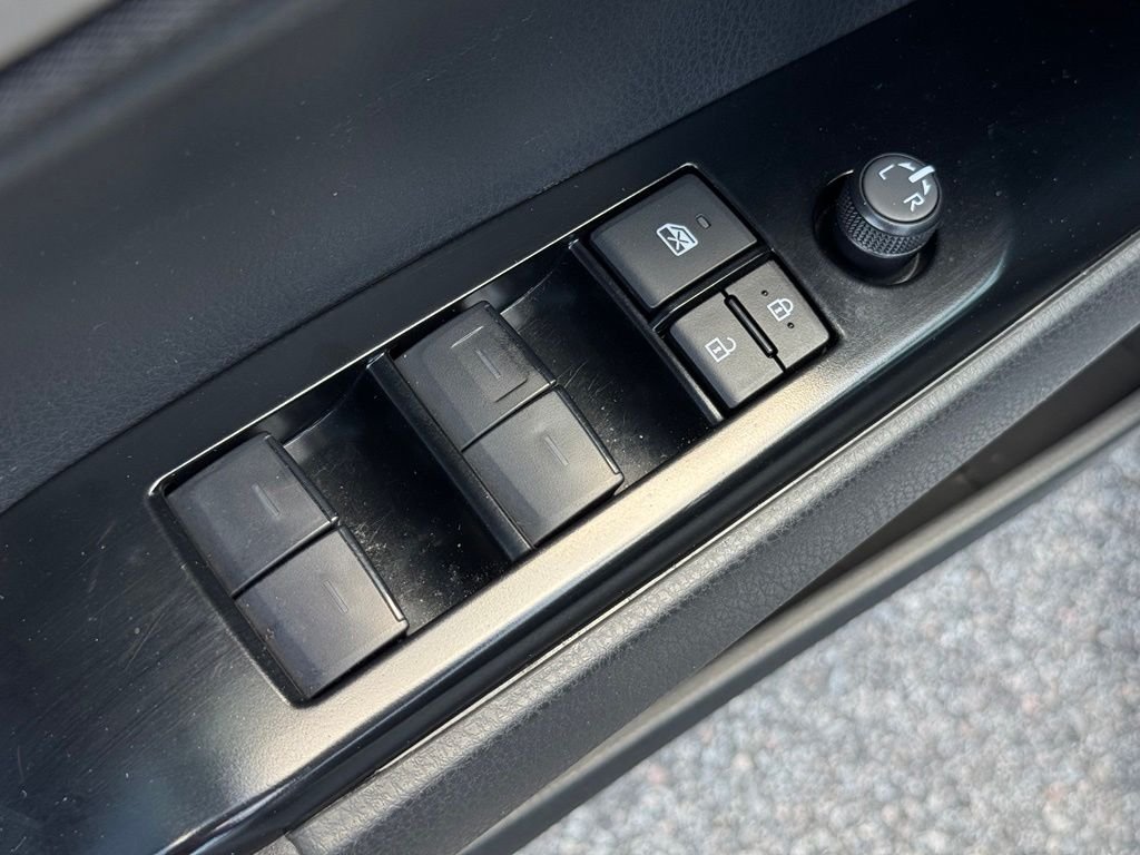 2025 Toyota Camry LE - Photo 23