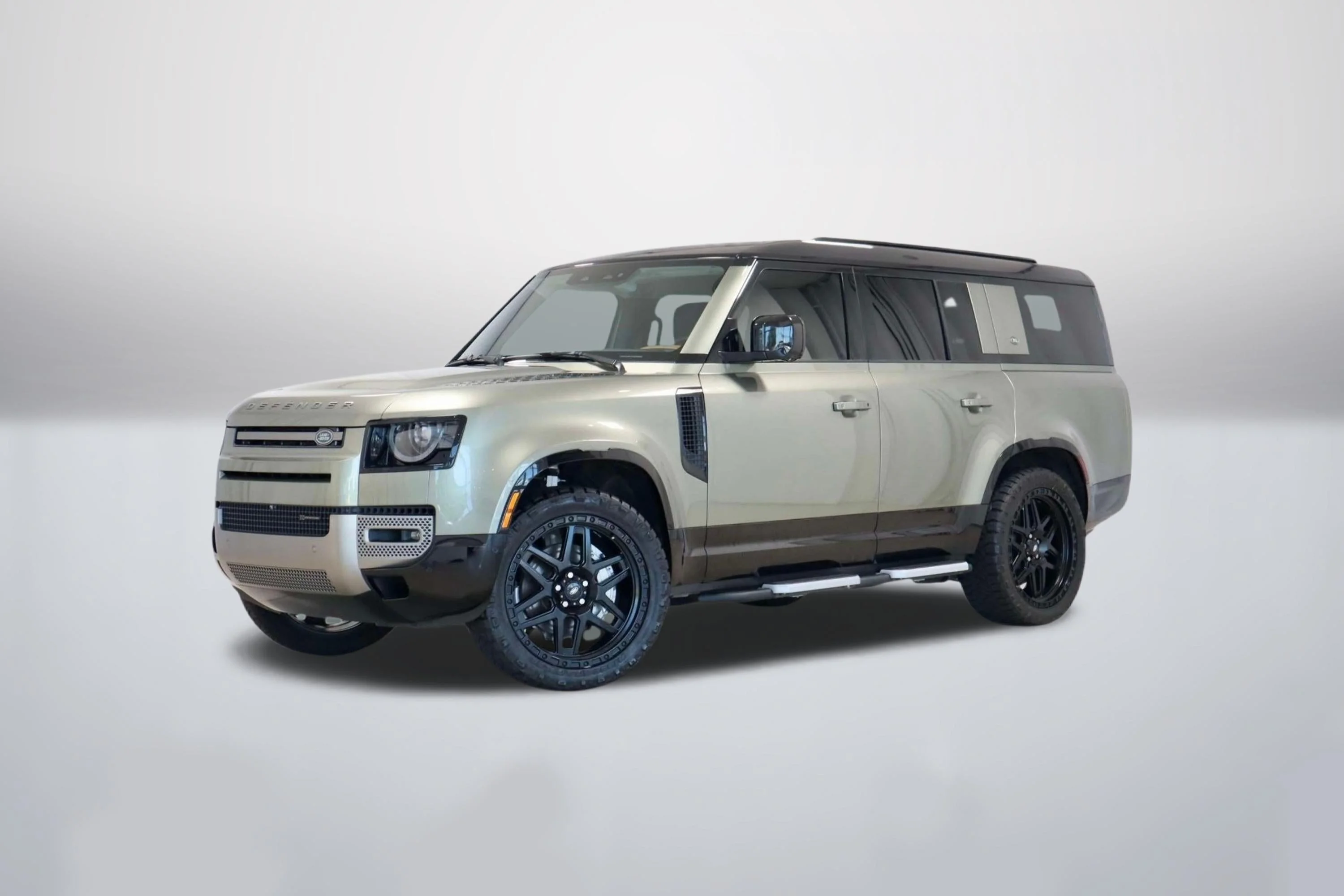 Used 2023 Pangea Green Metallic Land Rover X-Dynamic SE image 1