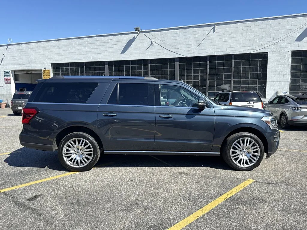 Used 2023 Blue Ford Limited image 3