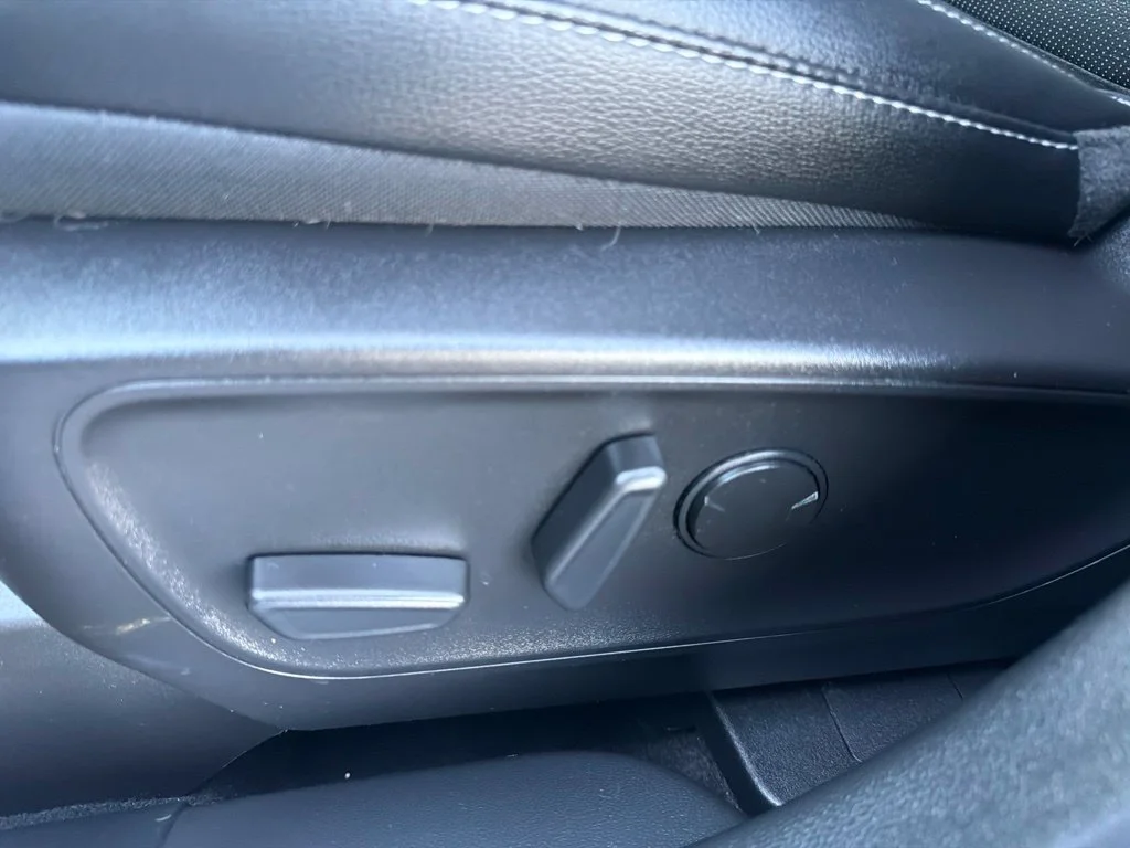 Used 2022 Blue Metallic Ford SEL image 15