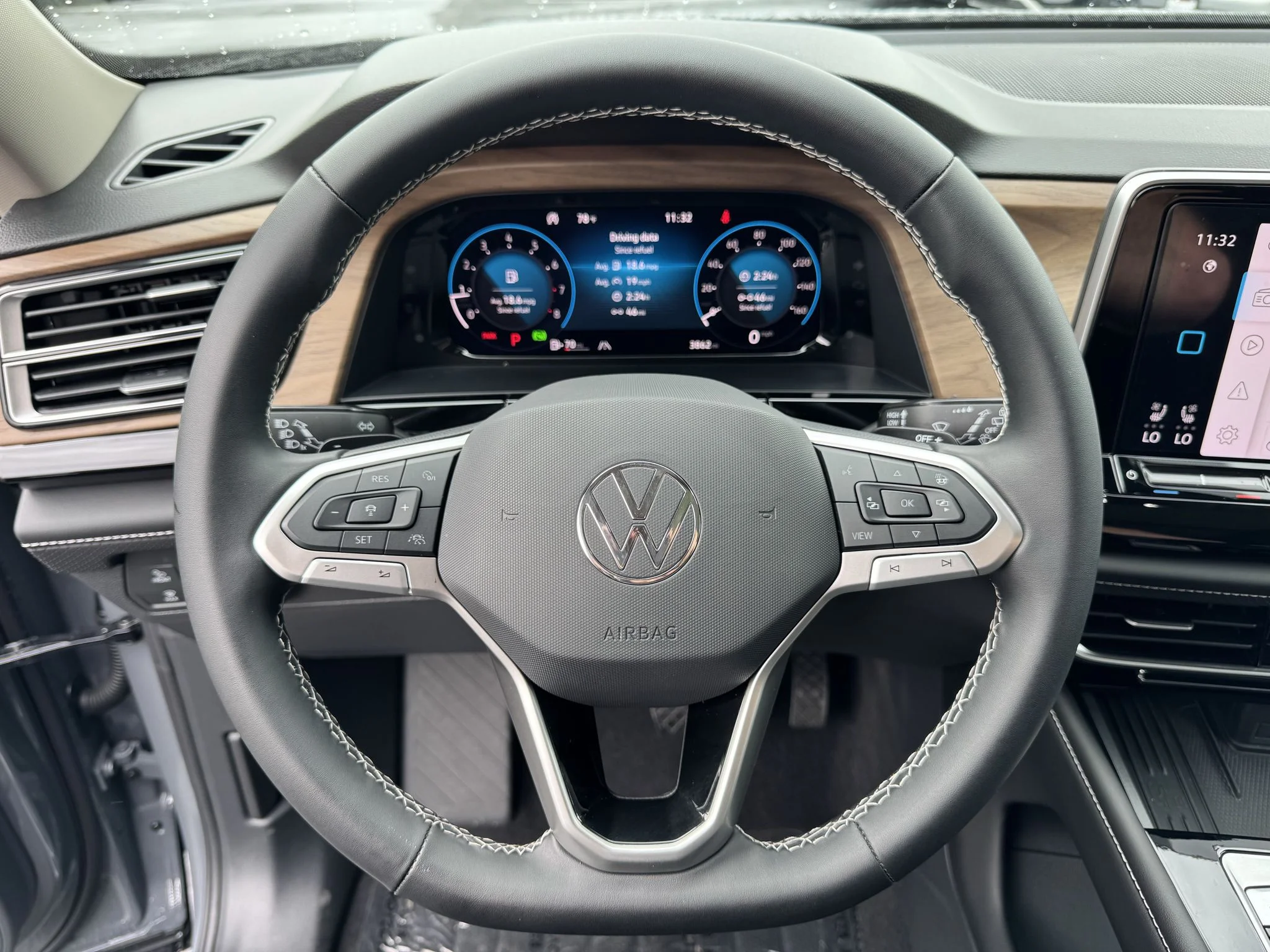 Used 2026 Pure Gray Volkswagen 2.0T SE w/Technology image 17