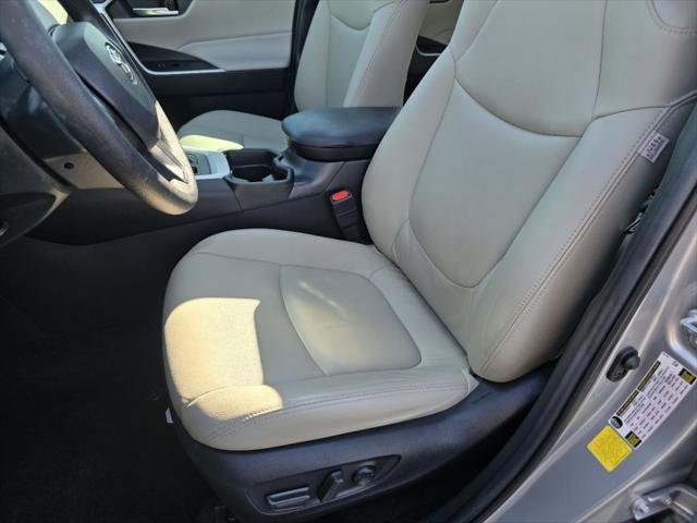 Certified Used 2020 SILVER SKY METALLIC Toyota  image 20
