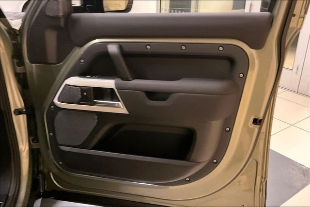 Used 2020 Green Land Rover First Edition image 30