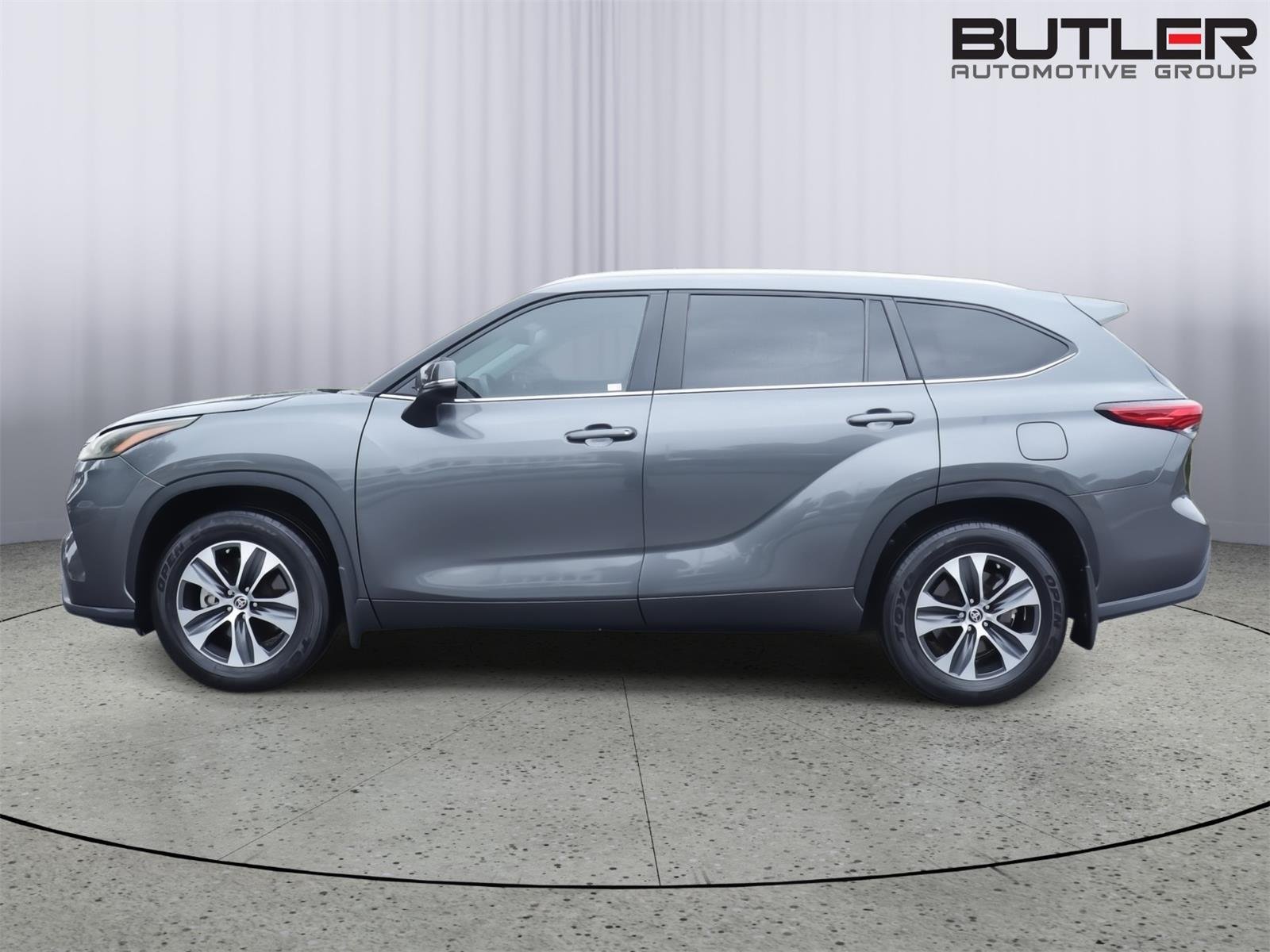 Used 2023 Magnetic Gray Metallic Toyota XLE image 3